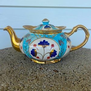 🍭 Vintage English teapot